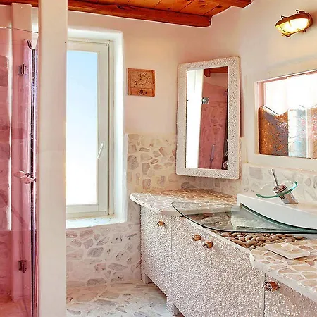 Zinas Villa *